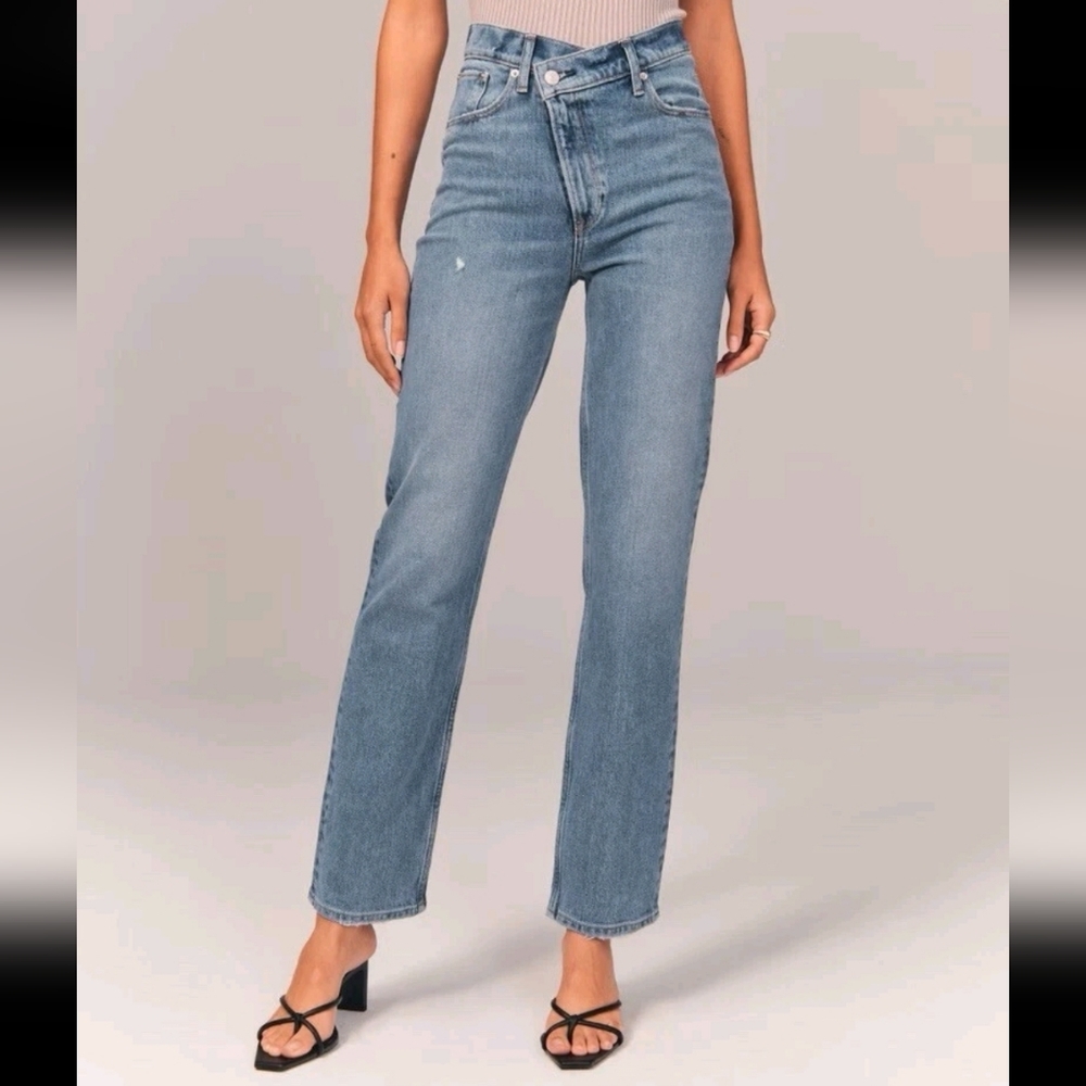 Abercrombie Ultra High Rise 90's Straight Jean